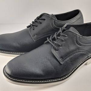 Black Guess Weave-Embossed Casual Oxfords